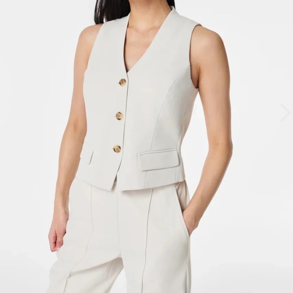 SPANX® Carefree Crepe Vest Top w/ No-Show Coverage. - Picture 1 of 14